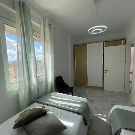 Διαμέρισμα Modern In Fier, Albania *